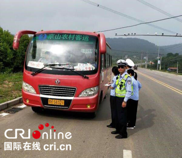 湖北民警劉貴斌為保護群眾不幸殉職