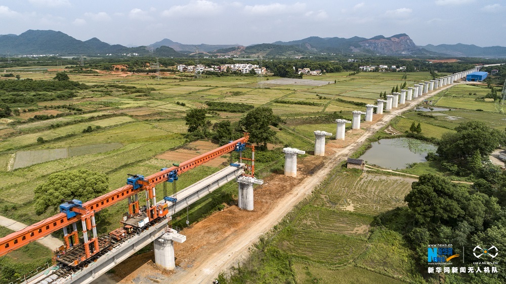 航拍國內最長運煤專線蒙華鐵路 五一假期建設忙