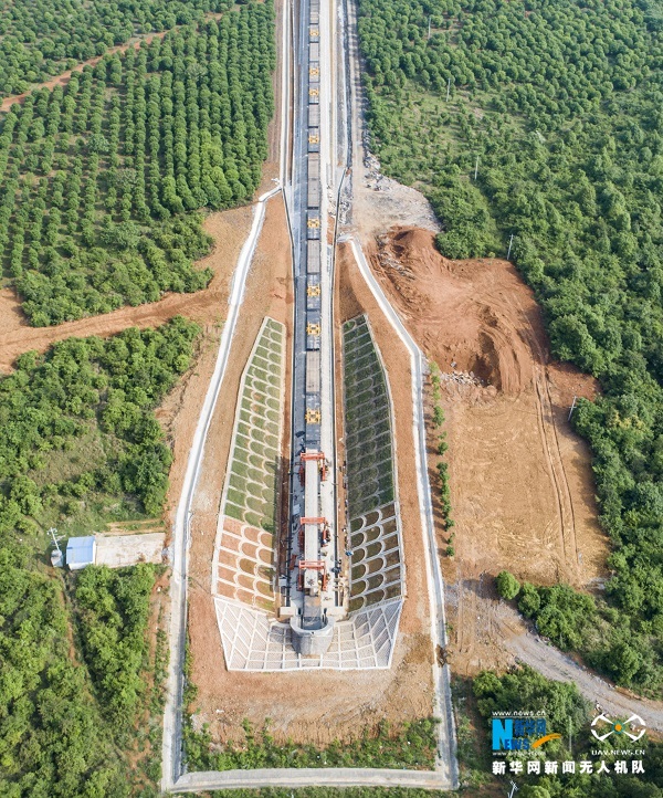 航拍國內最長運煤專線蒙華鐵路 五一假期建設忙