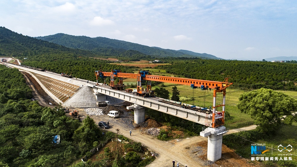 航拍國內最長運煤專線蒙華鐵路 五一假期建設忙