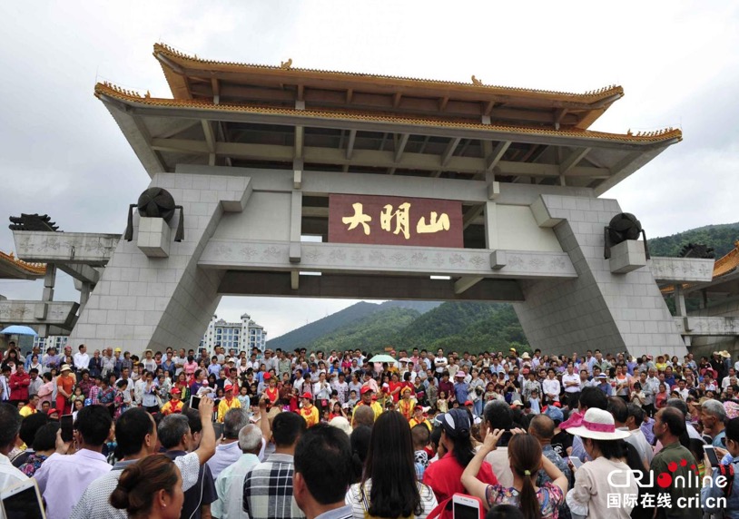 [唐已審][供稿]“五一”南寧大明山歌圩火爆上演