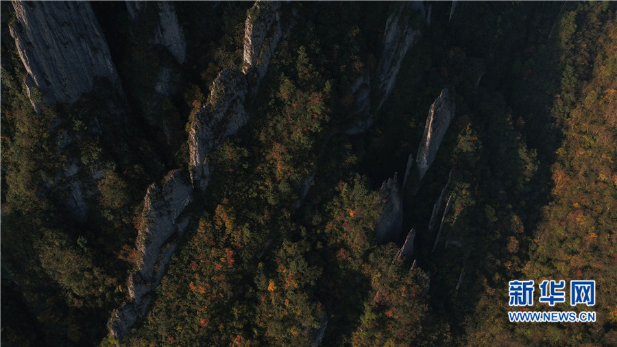 航拍神農架神秘的“三十六把刀” 山峰薄如刀片