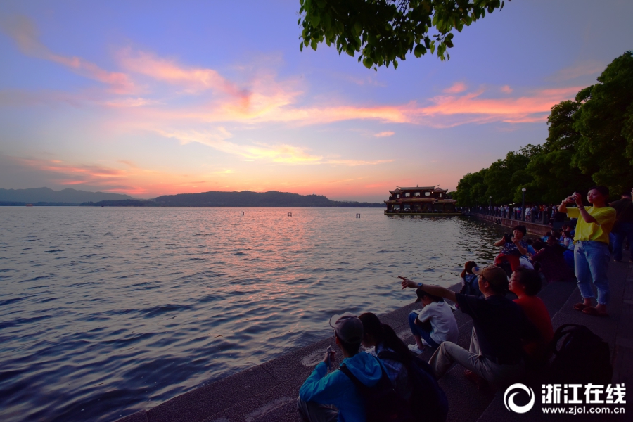 久違了！日落西湖現夕陽雲天