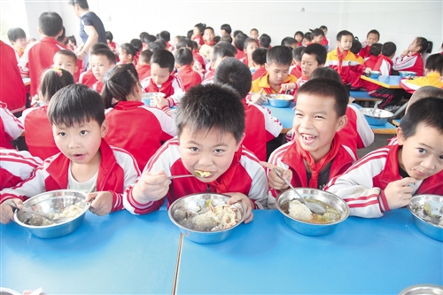 【圖文】【文體旅遊】（首頁標題）廣西20所學校學生飲食獲改善（內容頁標題）廣西一營養健康項目啟動 20所學校學生飲食獲改善