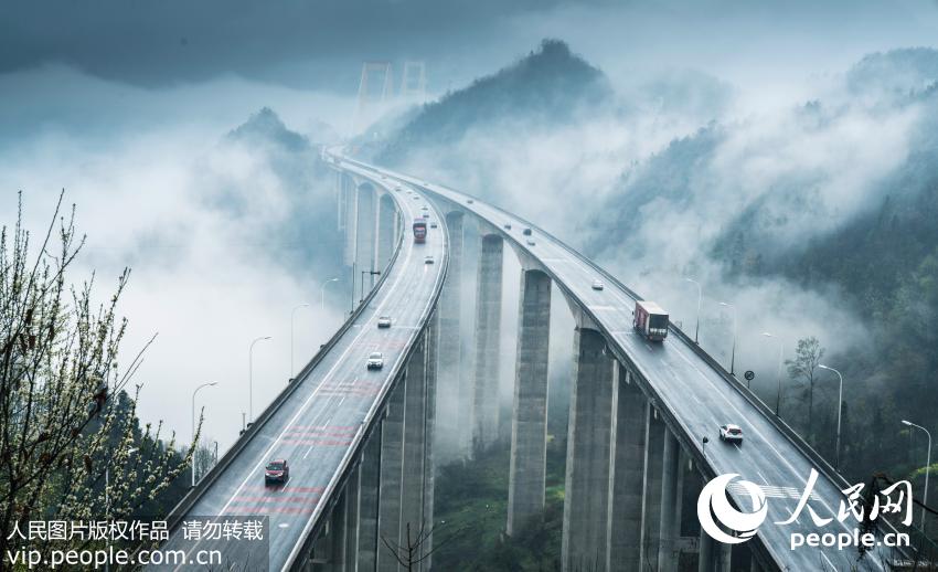 【先不簽】湖北：泗渡河大橋雲霧繚繞 宛若仙境