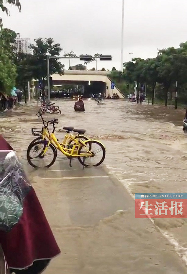 【八桂大地】（首頁標題）一場暴雨下出南寧7個內澇點 （內容頁標題）一場暴雨下出南寧7個內澇點 多處積水超過30釐米