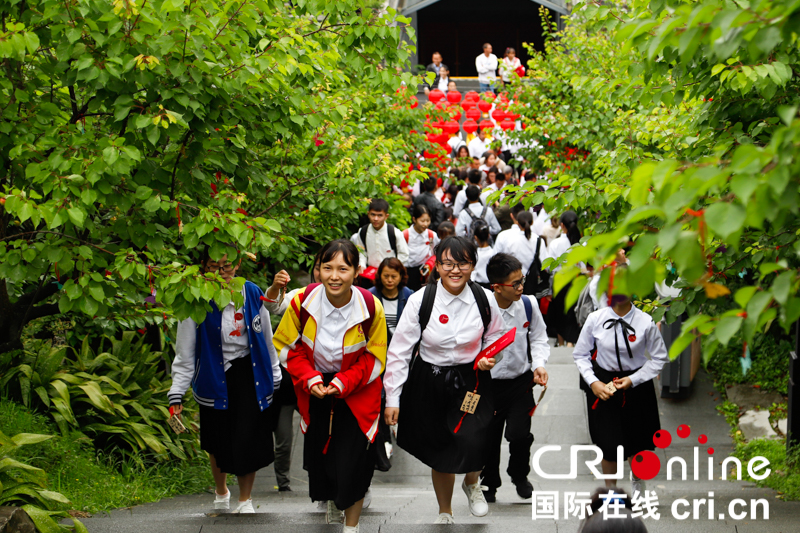 500余高三學生在貴陽孔學堂舉行“成人禮”