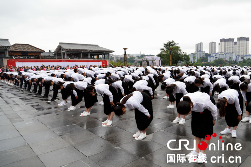 500余高三學生在貴陽孔學堂舉行“成人禮”