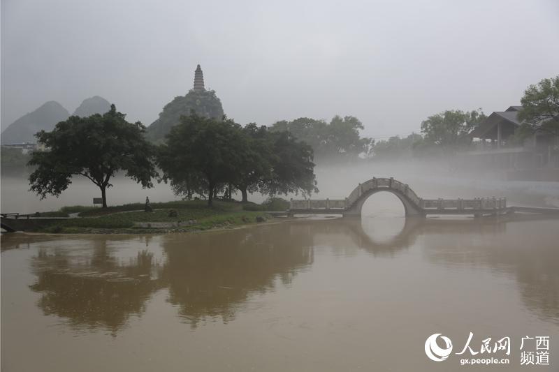 圖片默認標題_fororder_水霧繚繞的“煙雨漓江”美景.JPG