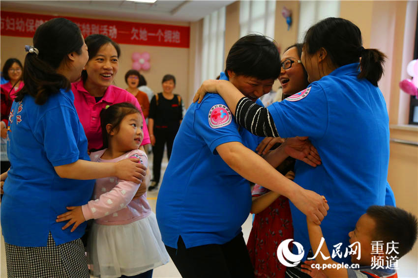 【社會民生】情暖母親節 大寶在媽媽肚皮上繪製“愛的色彩”