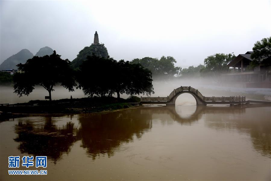 煙雨漓江