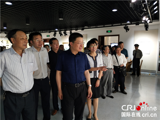 （供稿 節慶會展列表 三吳大地泰州 移動版）泰州美術館舉辦高港區書畫精品展覽