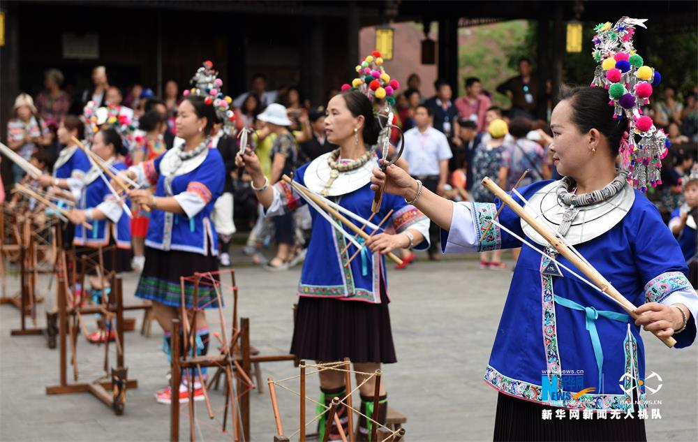 航拍廣西三江：粵桂旅遊扶貧專列開進侗鄉