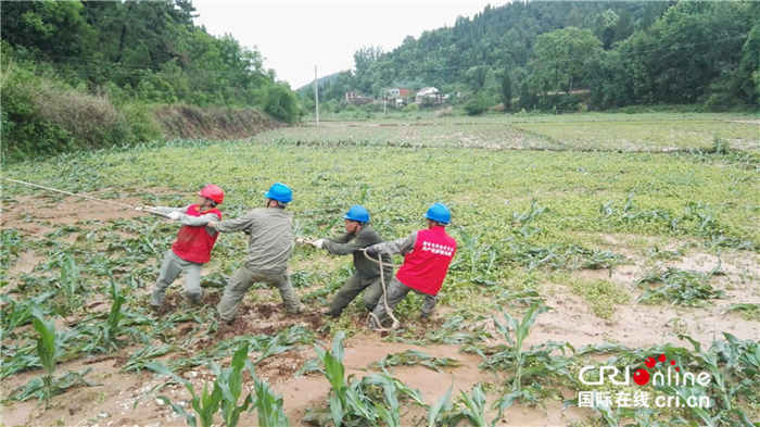 十堰遭遇強降雨 電力搶修保供電