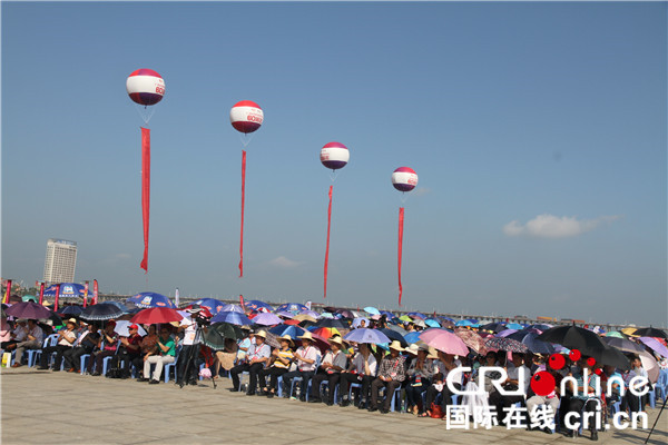 【唐已審】【原創】【焦點圖】【移動端焦點圖】【八桂大地】【貴港】貴港平南上演龍舟激情 引八方來客共享體育盛宴