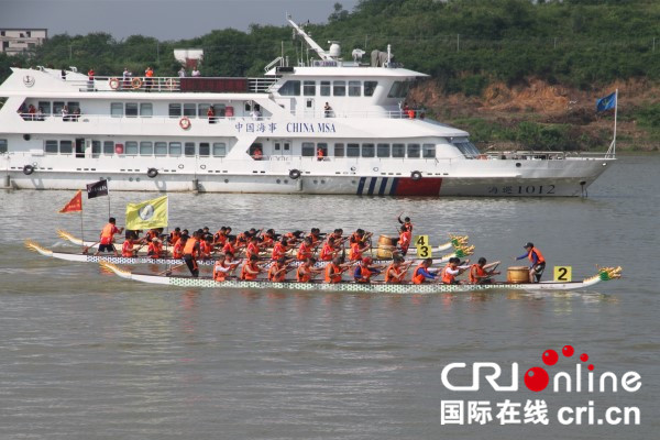 【唐已審】【原創】【焦點圖】【移動端焦點圖】【八桂大地】【貴港】貴港平南上演龍舟激情 引八方來客共享體育盛宴