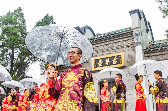 天青色等煙雨 而我在等你