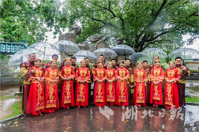 天青色等煙雨 而我在等你