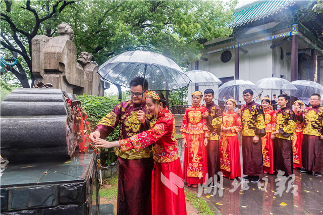 天青色等煙雨 而我在等你