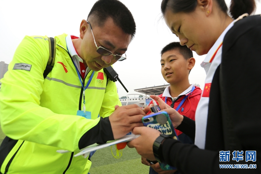 河南：航空模型賽 少年展風采