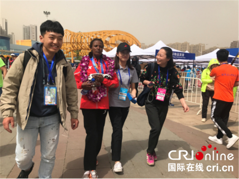 【多語種報道】24000 runners take their mark for 2018 Wuhan Marathon