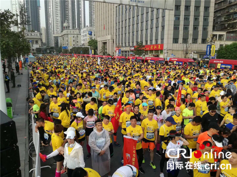 【多語種報道】24000 runners take their mark for 2018 Wuhan Marathon