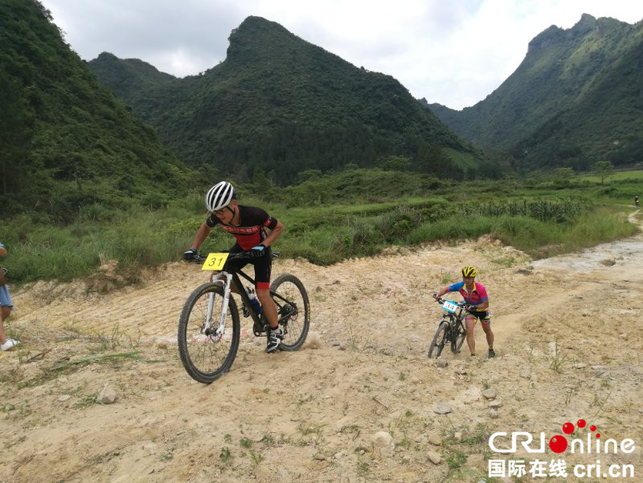 【唐已審】【原創】【焦點圖】 【移動端-焦點圖】【八桂大地、八桂大地-南寧】【旅遊文體】【魅力東盟】國內外運動高手逐鹿2018年中國—東盟“龍湖名城杯”