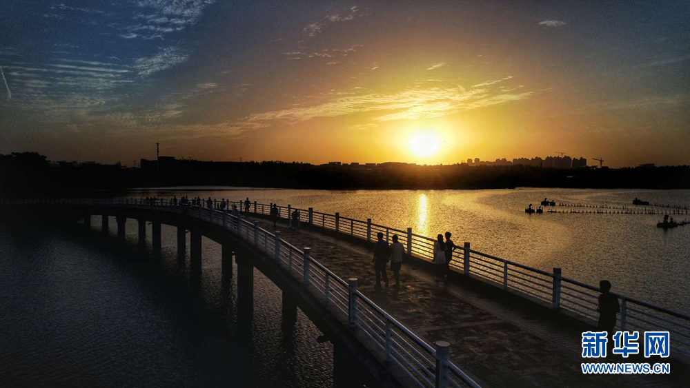 航拍安徽：湖似翡翠碧連天 晚霞夕陽人未眠