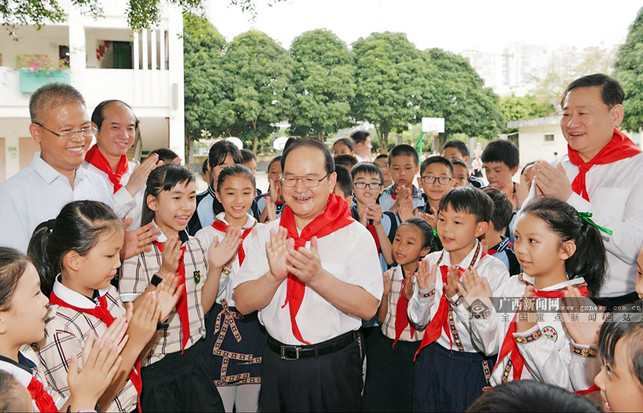 【頭條下文字】鹿心社在南寧與少年兒童共慶“六一”