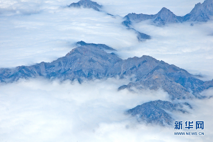 甘肅：空中鳥瞰高樓山 雲霧繚繞若仙境