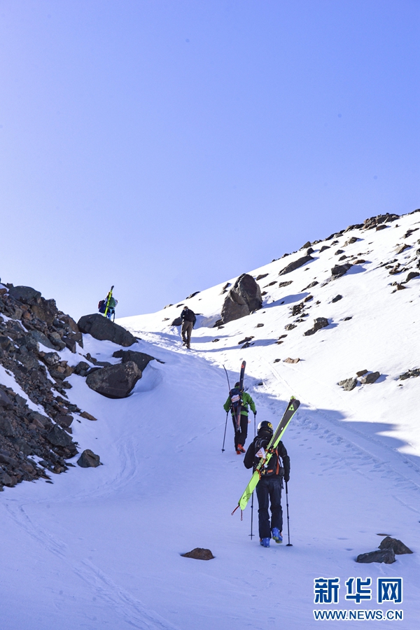 青海崗什卡世界滑雪登山大師賽：海拔4500米的對決