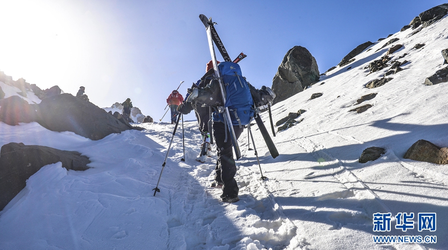 青海崗什卡世界滑雪登山大師賽：海拔4500米的對決