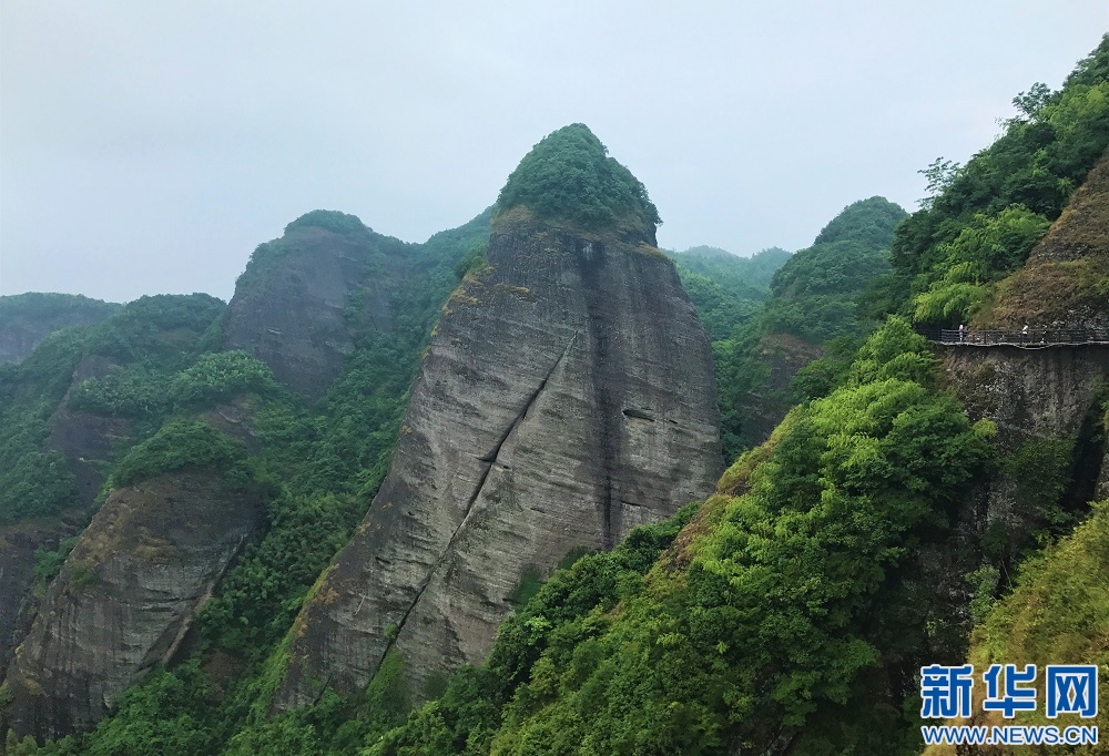 雲中畫卷 航拍雨後南武當雲霧繚繞