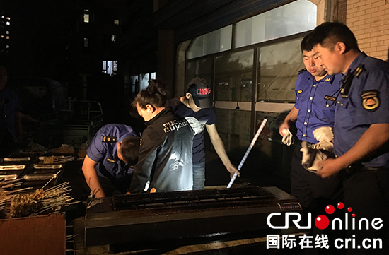 05【吉林】【原創】【CRI看吉林（標題）】【社會民生（標題）】【關東黑土（長春）】【移動版（圖）】長春市容環衛部門全力保障高考考點周邊環境