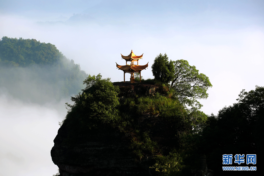 安徽：雨後齊雲山 雲海現奇觀