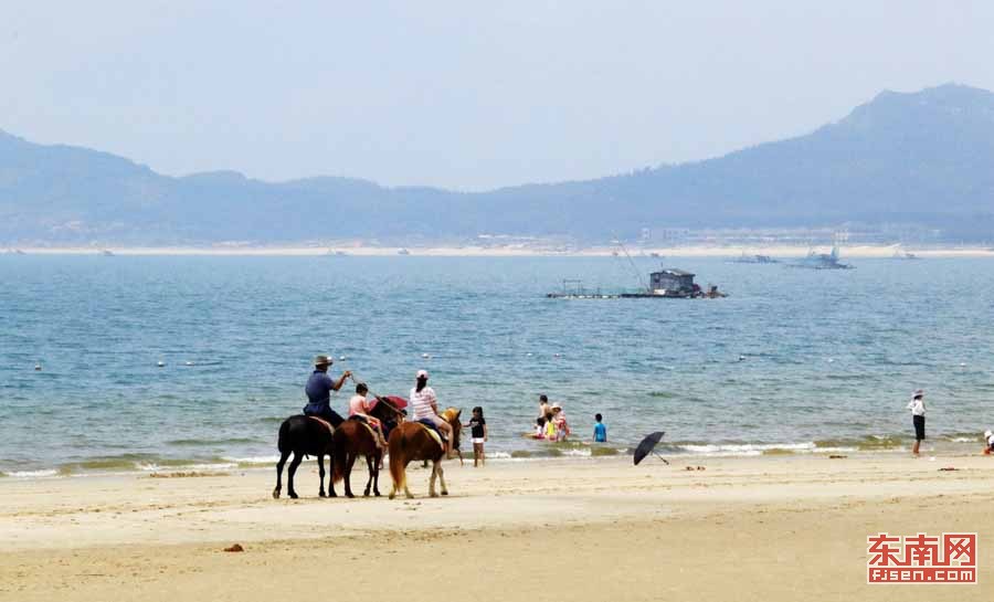 東山島：天藍水碧海灣美