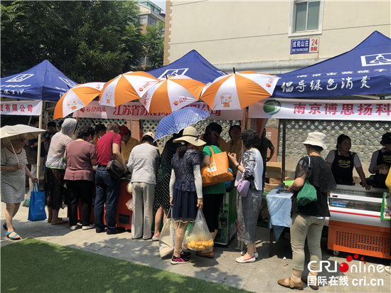 （原創 本網專稿 三吳大地南京 移動版）菜籃子工程進社區 為市民食品安全保駕護航  （條目標題是：菜籃子工程為市民食品安全保駕護航）