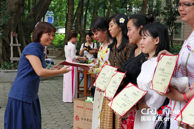 【唐已審】【原創】【魅力東盟】【移動端】中外友誼飄粽香 東盟留學生在桂體驗端午節