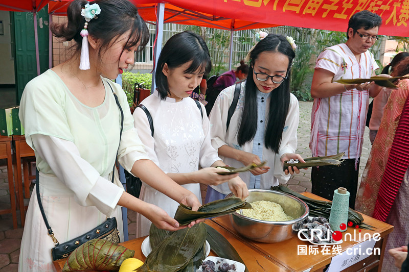 【唐已審】【原創】【魅力東盟】【移動端】中外友誼飄粽香 東盟留學生在桂體驗端午節