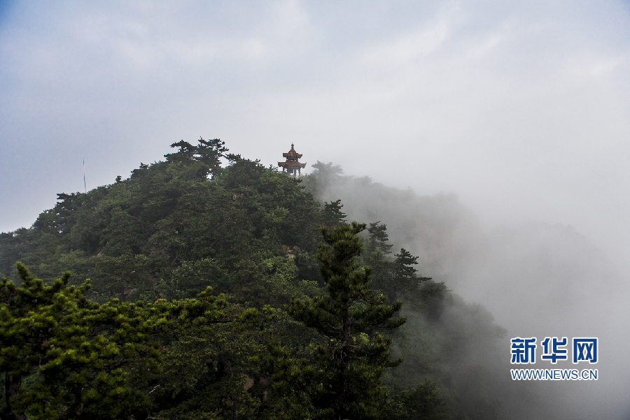 天津：霧鎖盤山