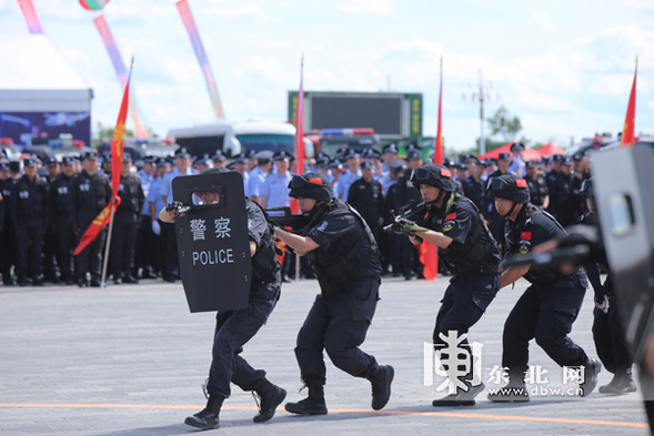 黑河市公安局舉辦反恐演練 為五大連池聖水節保駕護航