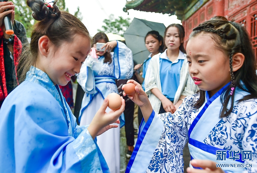 河南：身著漢服過端午