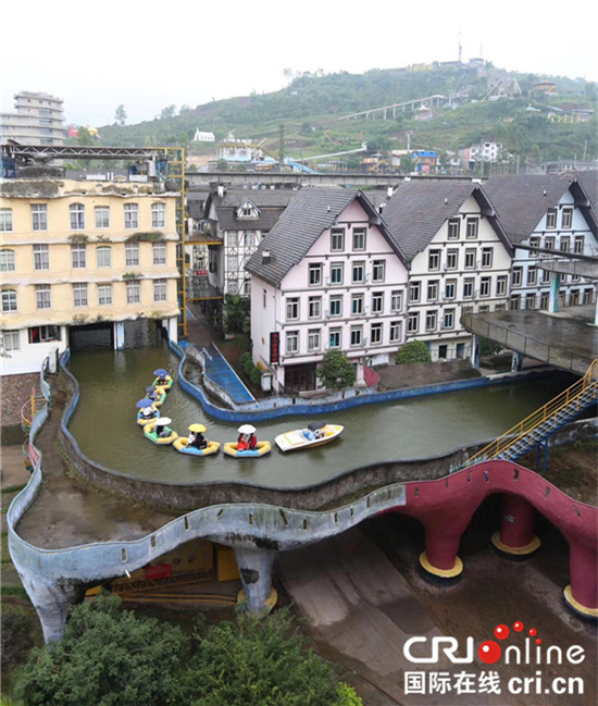 【焦點圖】重慶新晉“網紅”景點 人工空中運河穿樓而過