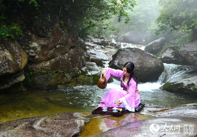 江西婺源：篁嶺古村秀茶藝