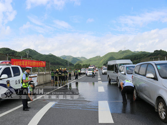 多部門聯合開展武平高速路交通事故應急處置演練