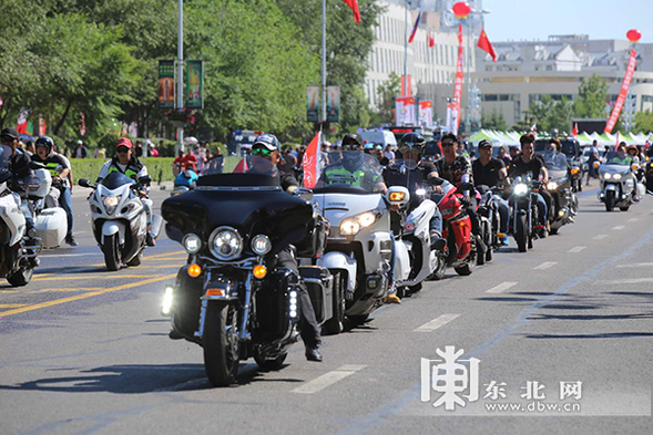 第九屆中俄文化大集花車巡遊開啟狂歡