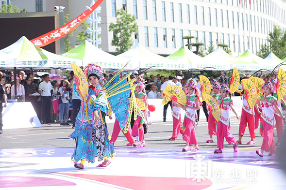 第九屆中俄文化大集花車巡遊開啟狂歡