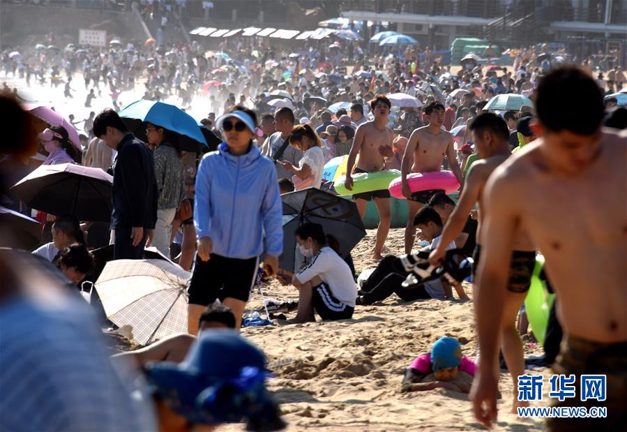 青島：海水浴場享清涼