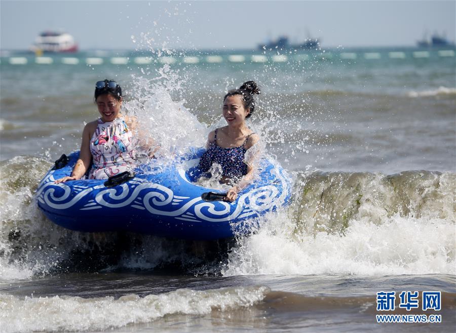 青島：海濱沖浪享清涼