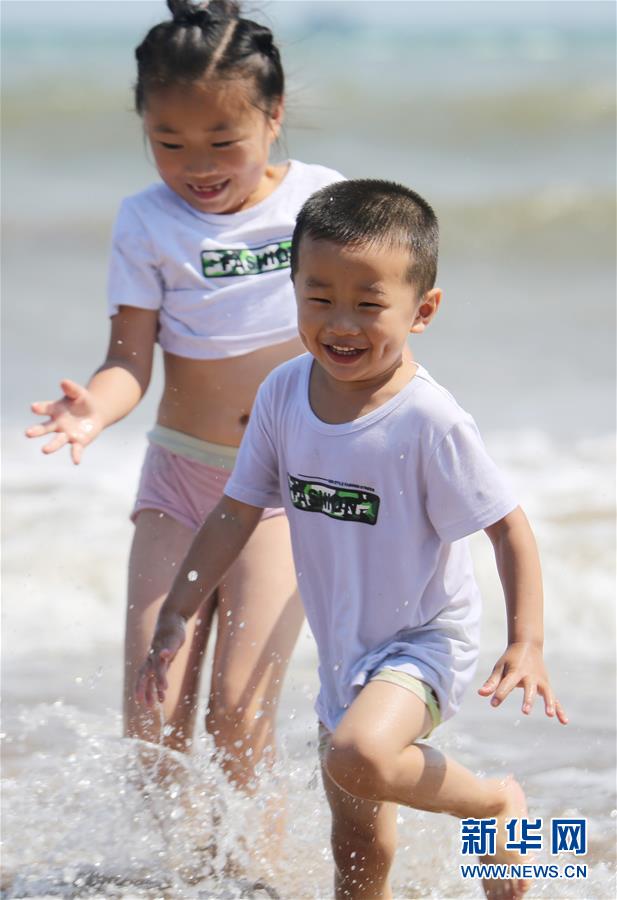 青島：海濱沖浪享清涼